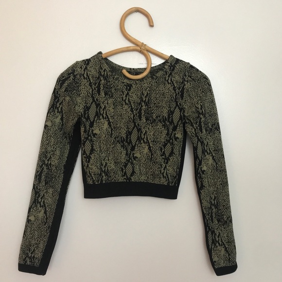 Athletic Green Black Long Sleeve Fitted Crew Neck Crop Top - Picture 1 of 12